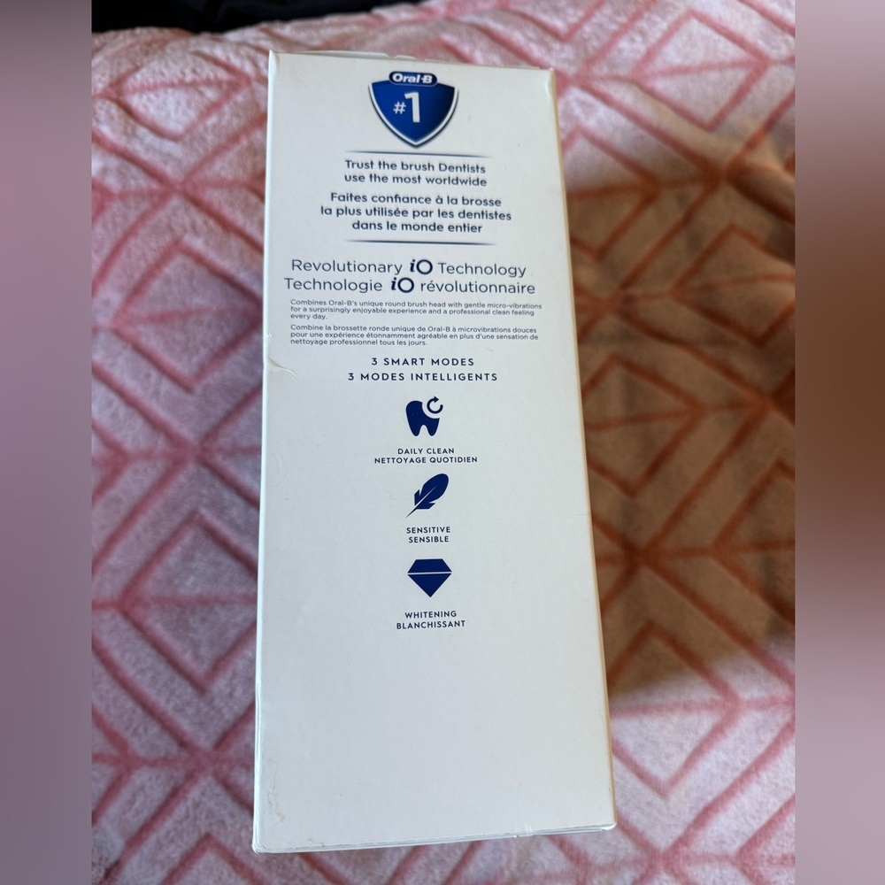 Oral-B iO Series 3 Electric Toothbrush Box - Picture 2 of 6